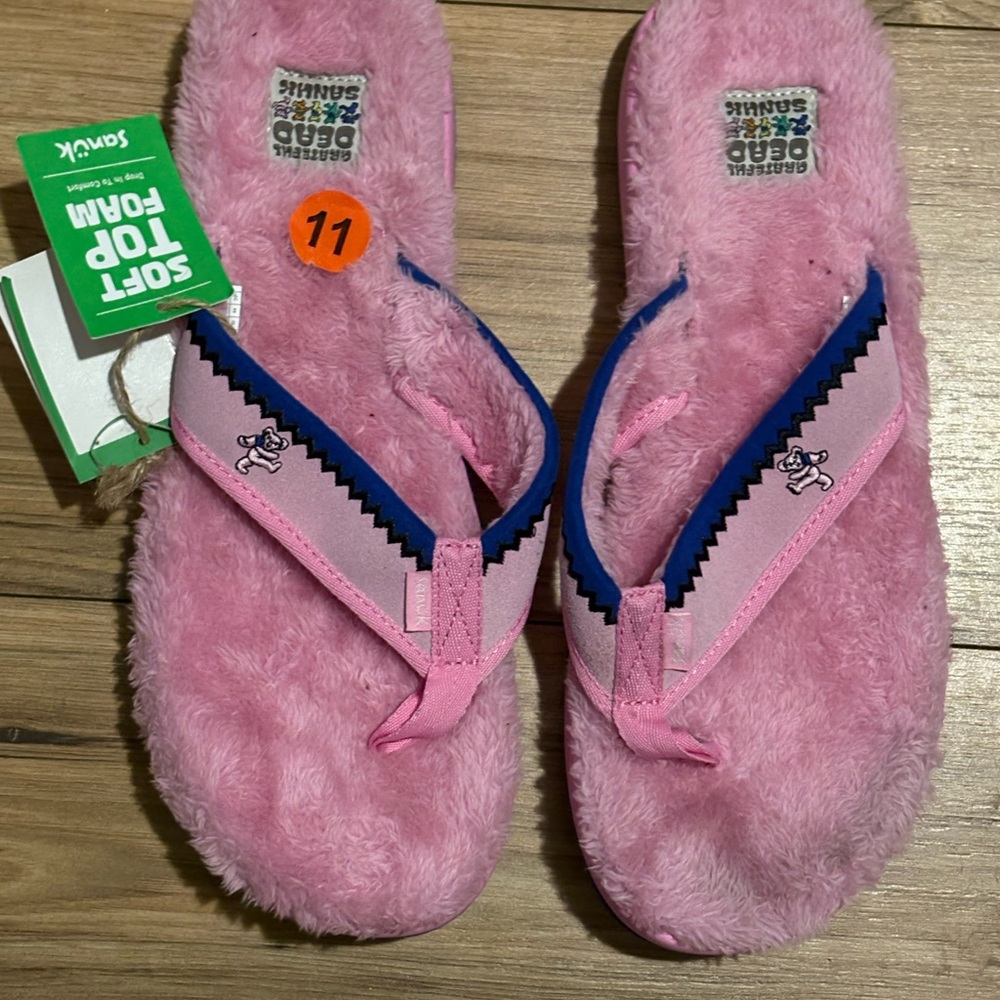 Sanuk x Grateful Dead flip flops